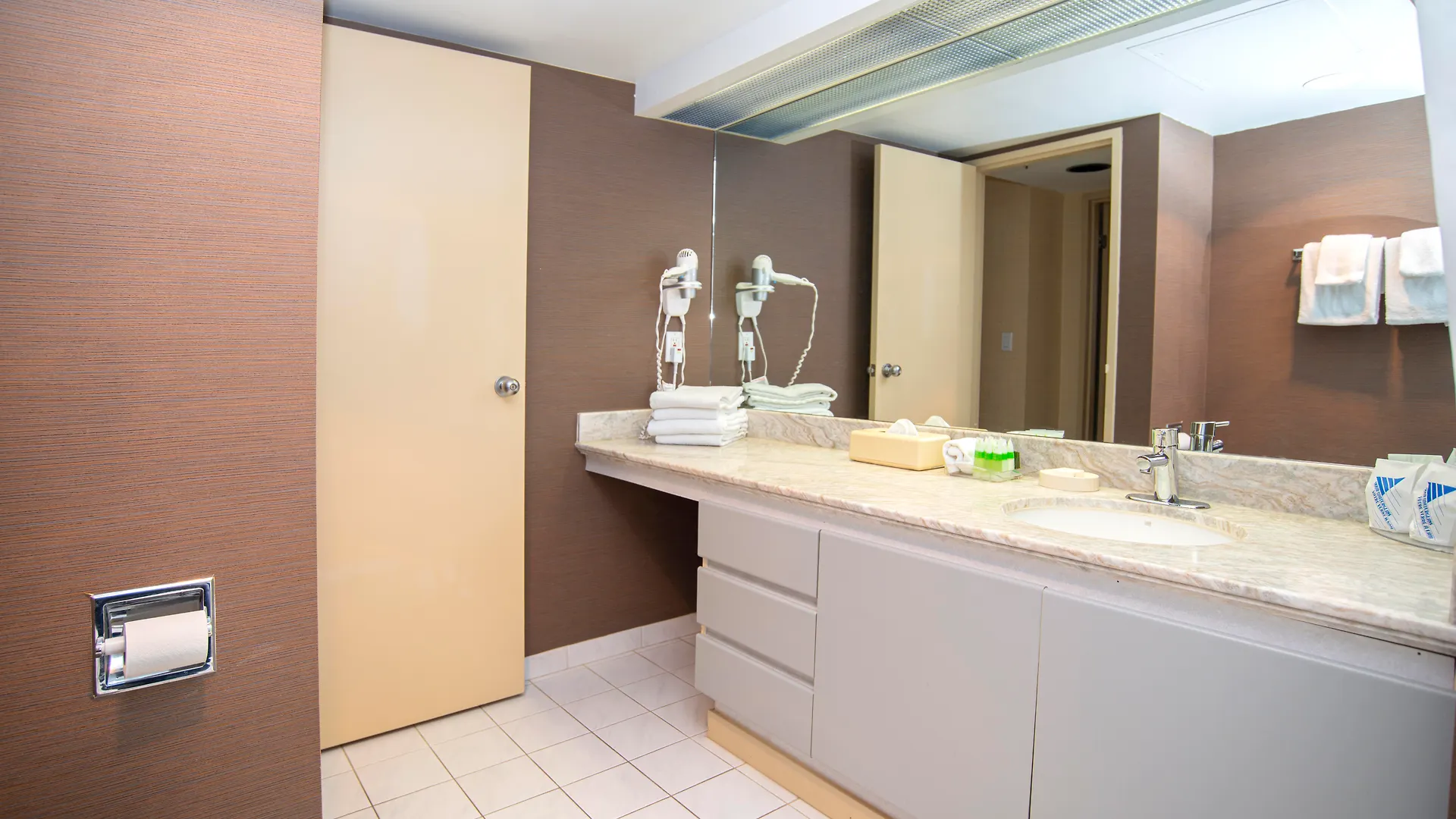 Landis Hotel And Suites Vancouver