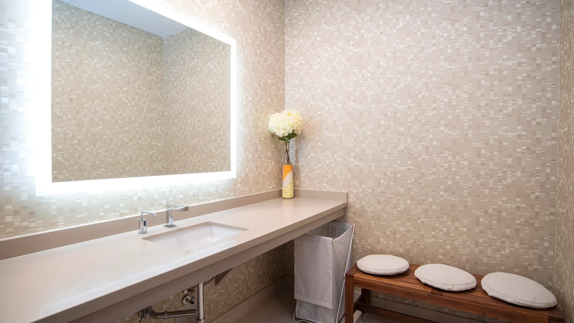 Landis Hotel And Suites Vancouver